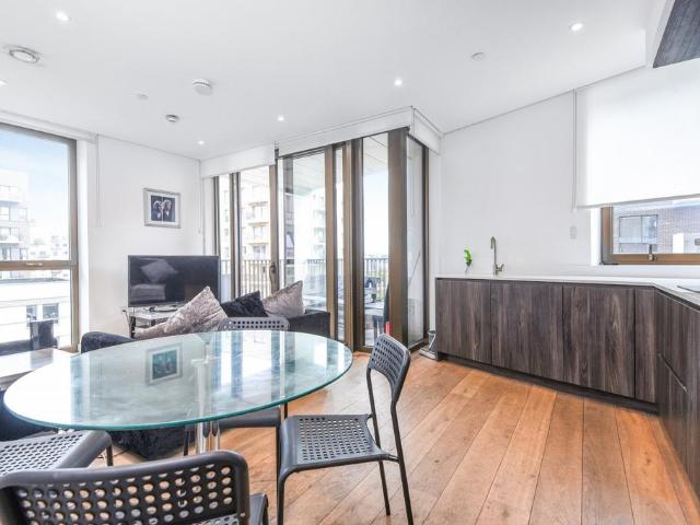 The Fulmar, Reminder Lane, Lower. 2 bed apartment to rent £2,600 pcm £600 pw