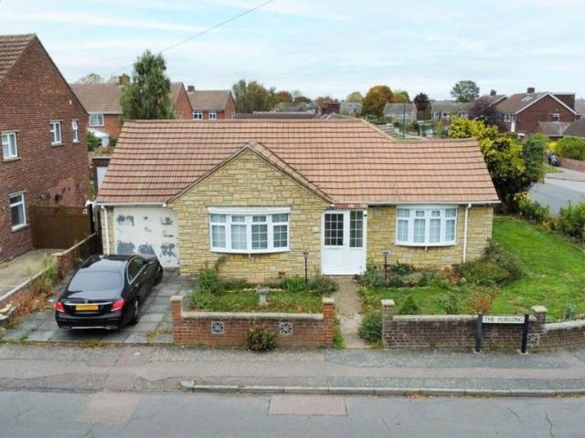 The Furlong, Bedford 4 bed bungalow to rent £1,800 pcm £415 pw