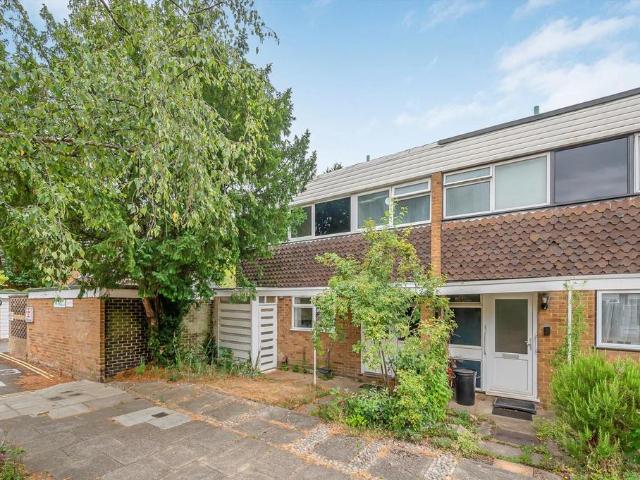 The Knoll, London W13 3 bed terraced house to rent £2,950 pcm £681 pw