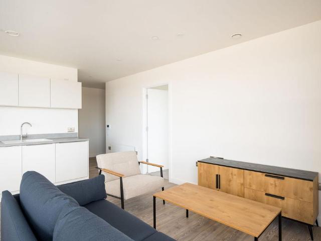 The Kell, Gillingham Gate Road. 3 bed flat to rent £1,935 pcm £447 pw