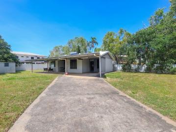 House for sale in Nakara - Garden