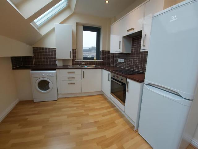 The Kingsway, SWANSEA, SA1 2 bed flat to rent £800 pcm £185 pw