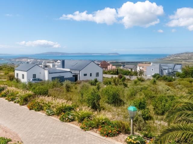 THE HOUSE WITH VIEWS HOOGLAND SALDANHA TO LET