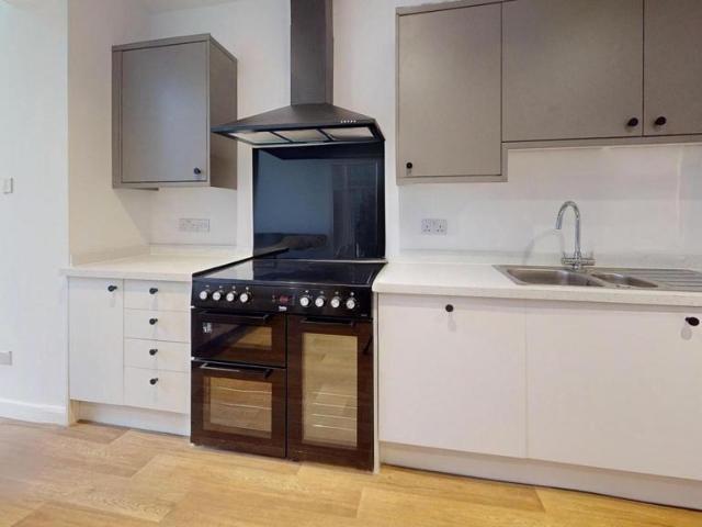 The Hollow, Bath BA2 6 bed house to rent £815 pcm £188 pw