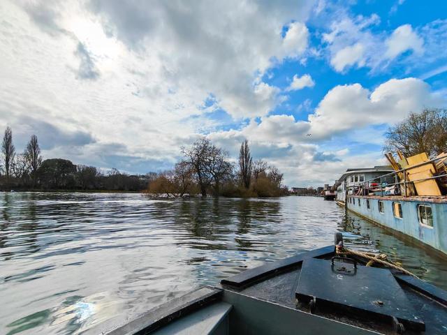 The Hollows, Brentford 1 bed property to rent £1,345 pcm £310 pw