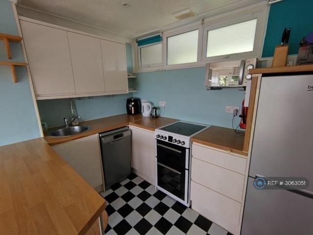 The Hornbeams, Harlow, CM20 1 bed penthouse to rent £1,200 pcm £277 pw