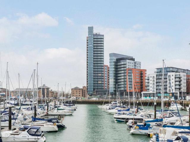 The Hawkins Tower, Ocean Way SO14 2 bed apartment to rent £2,100 pcm £485 pw