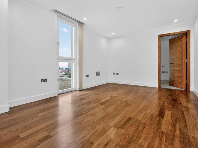 The Hayes, Cardiff 1 bed apartment to rent £1,050 pcm £242 pw