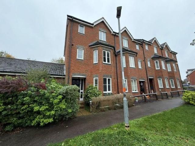 The Haystack, Daventry NN11, 4 bed terraced house to rent, £1,500 pcm | PrimeLocation