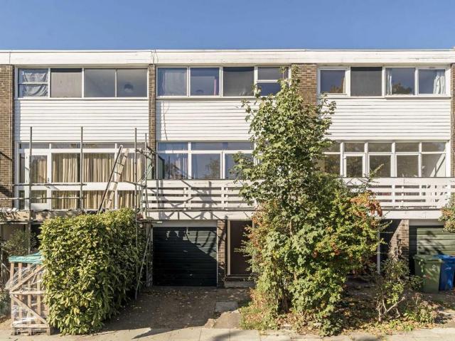 The Hamlet, London SE5 5 bed house to rent £4,250 pcm £981 pw