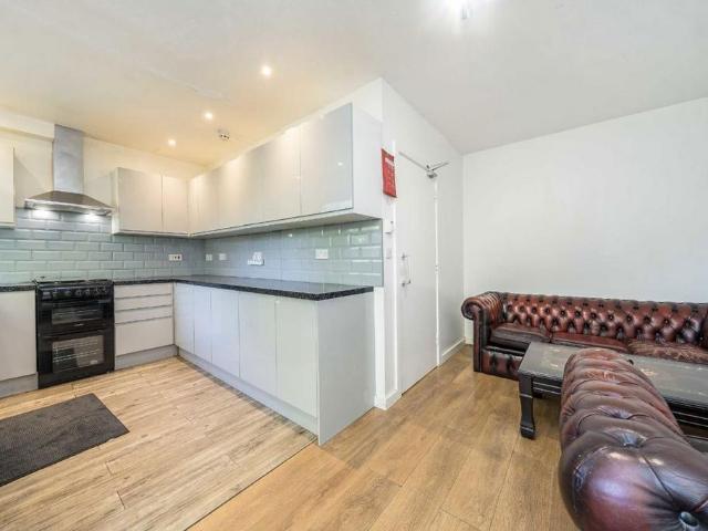 The Hamlet, London SE5 5 bed terraced house to rent £4,250 pcm £981 pw