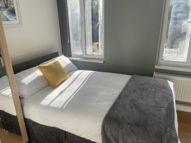The Hamptons Flat 3 Room Room 4 6 bed house of multiple occupation to rent £590 pcm £136 pw