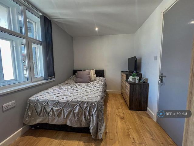The Hamptons, Leicester, LE1 1 bed in a flat share to rent £525 pcm £121 pw
