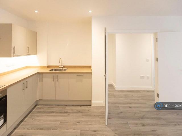 The Headlands, Penryn, TR10 2 bed flat to rent £1,400 pcm £323 pw