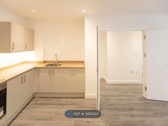 The Headlands, Penryn TR10, 2 bed flat to rent, £1,400 pcm | PrimeLocation