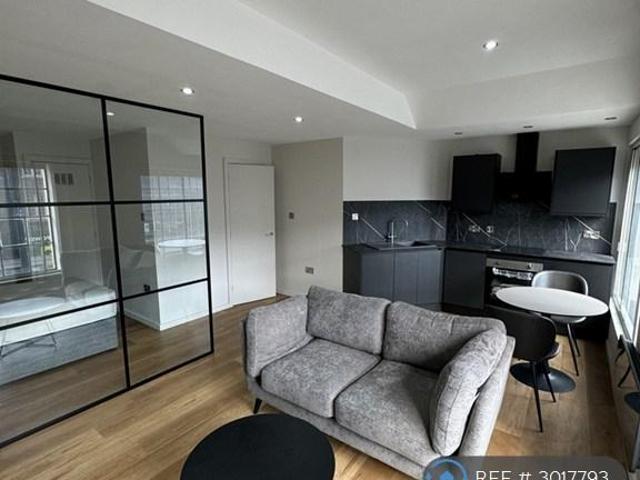 The Headrow, Leeds, LS1 1 bed flat to rent £1,050 pcm £242 pw