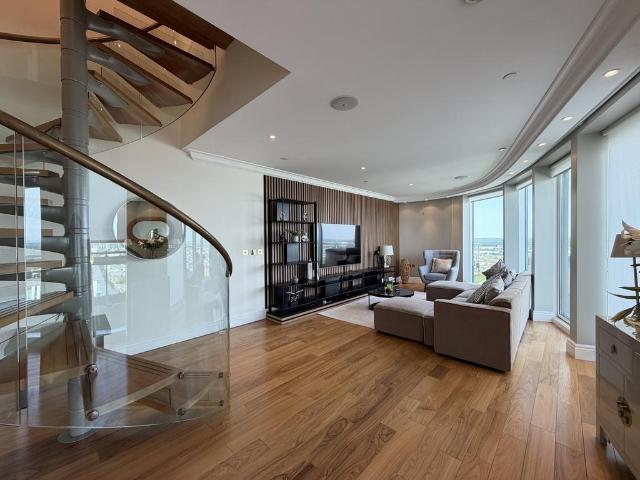 The Heart, Blue, Media City UK, M50 2TH 4 bed duplex to rent £3,750 pcm £865 pw