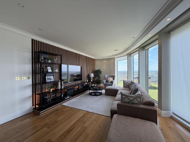The Heart, Blue, Media City UK, M50 4 bed duplex to rent £3,750 pcm £865 pw