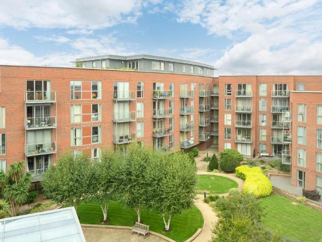 The Heart, Walton on Thames 1 bed apartment to rent £1,450 pcm £335 pw