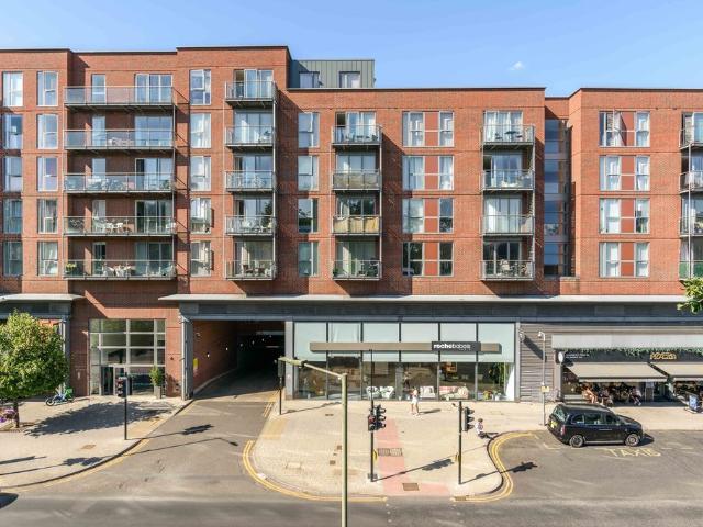 The Heart, Walton On Thames KT12, 1 bed flat to rent, £1,500 pcm | PrimeLocation