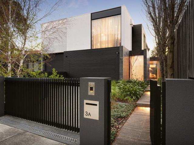 The height of architectural luxe on Hampton's Brighton fringe