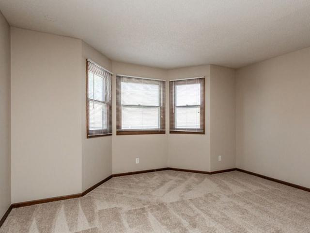 The Heights Apartments 1 Bedroom Apartment for Rent at 11766 Wakeley Plz, Omaha, NE 68154