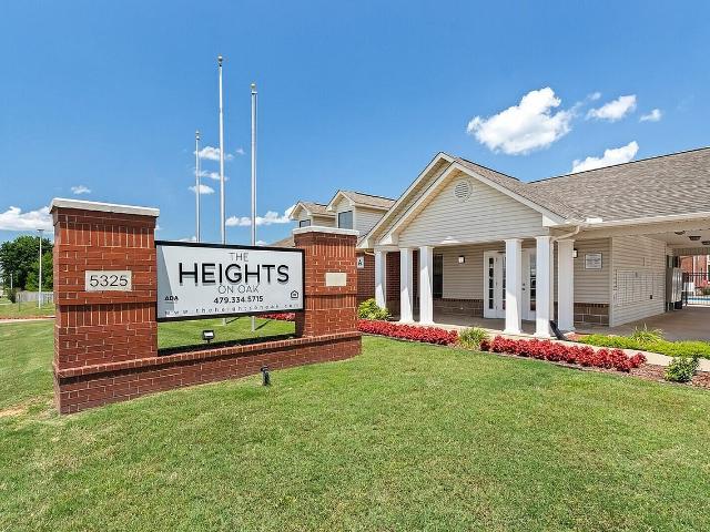 The Heights on Oak 2 Bedroom Apartment for Rent at 5325 N Oak St, Springdale, AR 72764