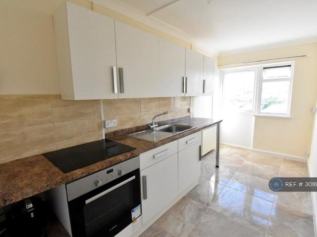 The Hendre Flats, Brynmawr, Wales, NP23 1 bed flat to rent £700 pcm £162 pw