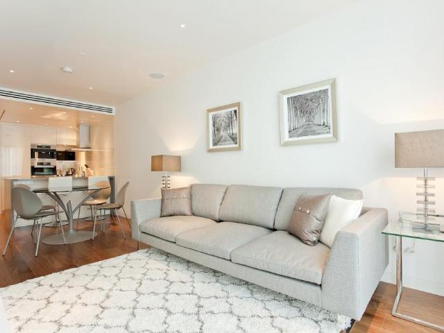 The Heron, London, EC2Y 1 bed apartment to rent £3,445 pcm £795 pw