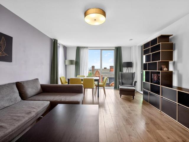 The Highway, London, E1W 2 bed apartment to rent £2,800 pcm £646 pw