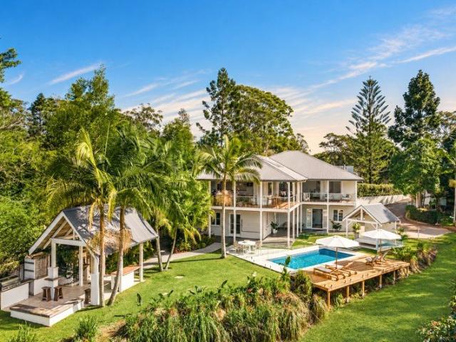 The Hut | Fully Furnished Hinterland Living