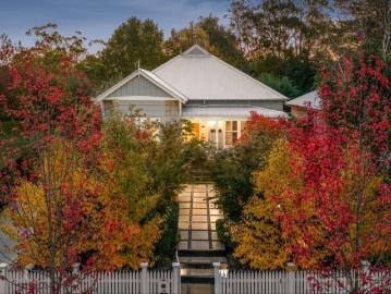 The Huntley Contemporary Elegance in an Exceptional Setting Close to Lake Daylesford