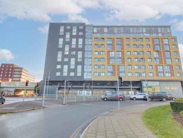 The Icon, Southernhay, Basildon 2 bed flat to rent £1,450 pcm £335 pw