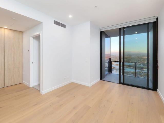 THE ICONIC TOWER IN BROADBEACH ISLAND!