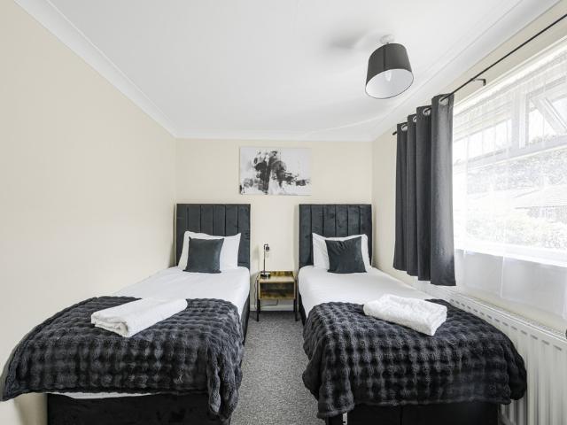 The Ipswich Snug Spacious 3BR Retreat FREE Parking