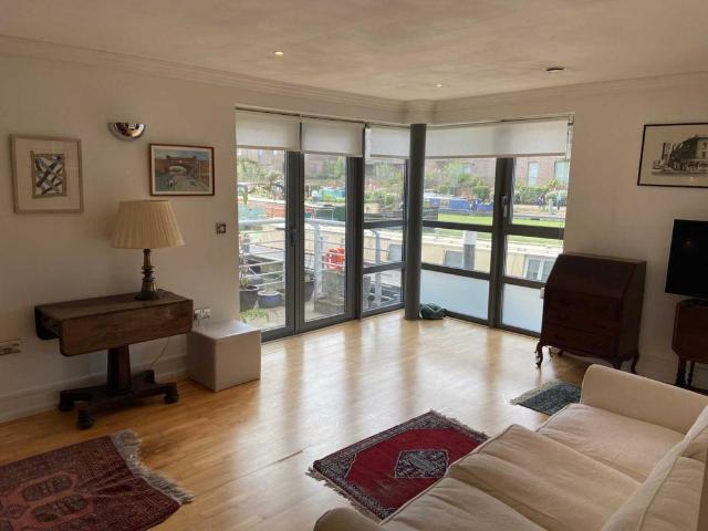 The Island, Brentford 1 bed flat to rent £1,950 pcm £450 pw