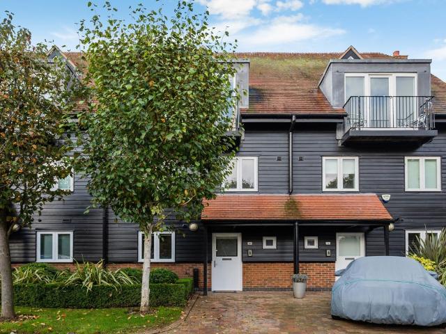 The Island, Brentford, London TW8, 5 bed property to rent, £3,995 pcm | PrimeLocation