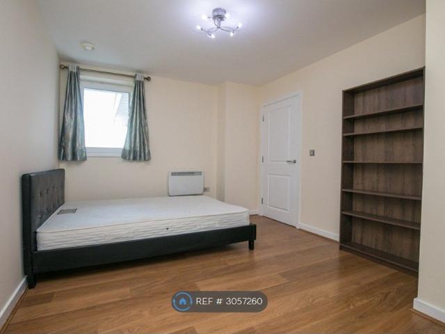 The Junction, Slough SL2, 2 bed flat to rent, £1,850 pcm | PrimeLocation