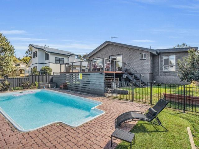 Generous 923sqm block | Rear access to yard | Workshop