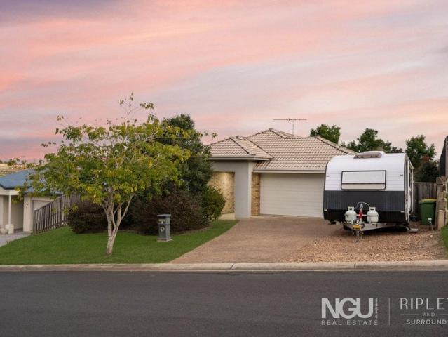 The One with the Spa Deck, Solar and Caravan Space