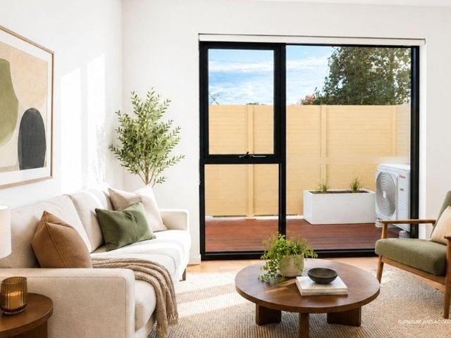 The Only Corner Residence. 314sqm with a Whole Floor Master Suite