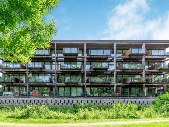 The Oak Building, Kingfisher Way. 1 bed apartment to rent £1,850 pcm £427 pw