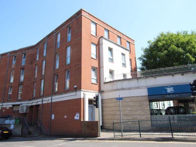 The Oaks Square, Epsom 2 bed apartment to rent £1,700 pcm £392 pw