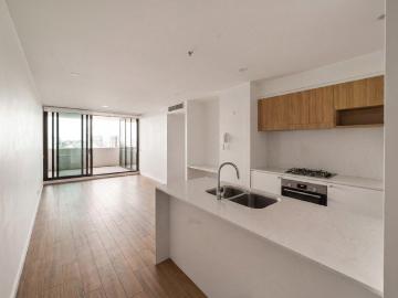 THE OFFR: Vacant River View Apartment Offering Space, Style & Convenience