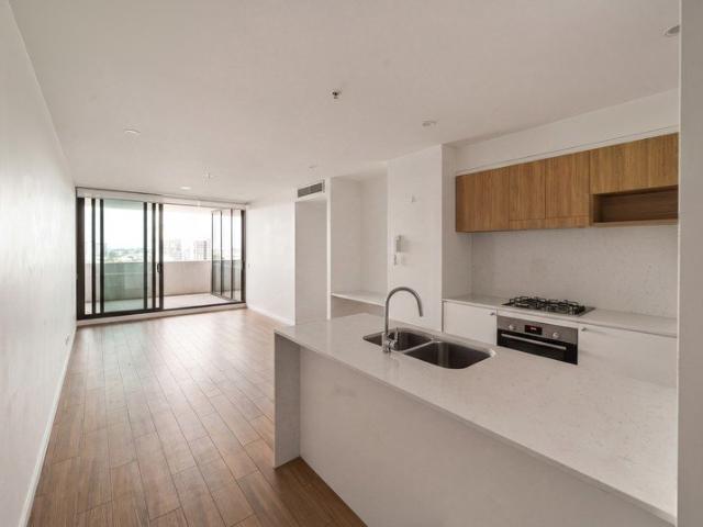 THE OFFR: Vacant River View Apartment Offering Space, Style & Convenience