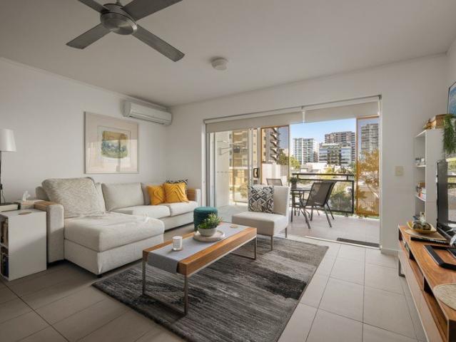 THE OFFR: Fully Furnished. Premium Newstead Position. Move In or Invest