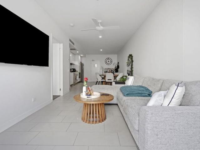 THE OFFR: Modern Apartment with Private Courtyard in the Heart of Fortitude Valley