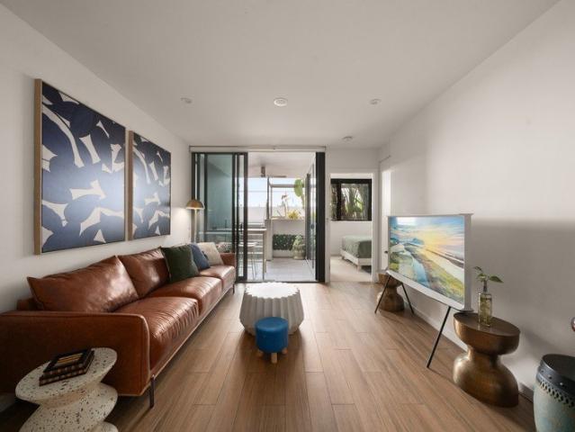 THE OFFR: Rare Poolside Residence in Prestigious Panorama Apartments