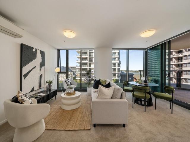 THE OFFR: Separated Living at Portside