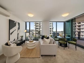 THE OFFR: Separated Living at Portside